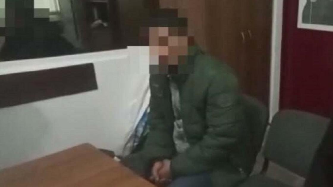 Подозреваемый в полиции в Туркестанской области