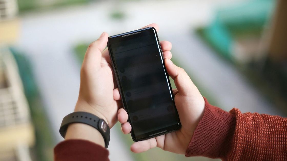 Смартфон в руках