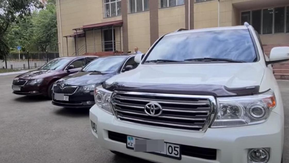 Автомобили, на которых ездят сотрудники акимата Талгарского района