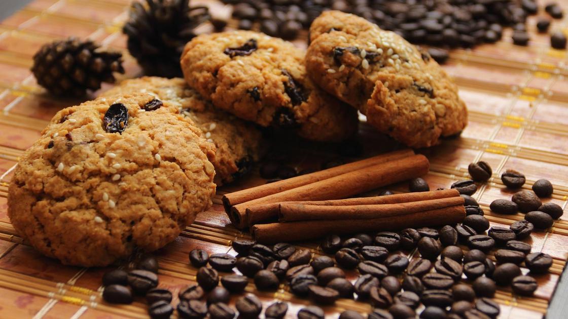 Пештен шыққан Cookies biscuit печеньелері. Көрнекі сурет