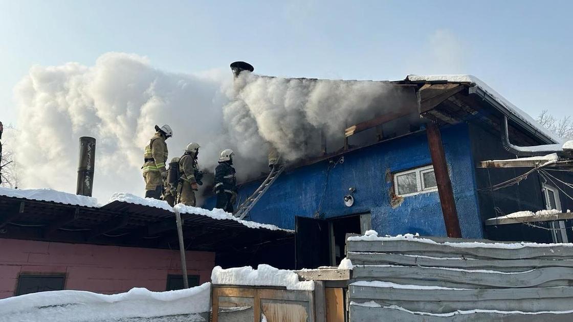 Пожар в караоке в Алматы
