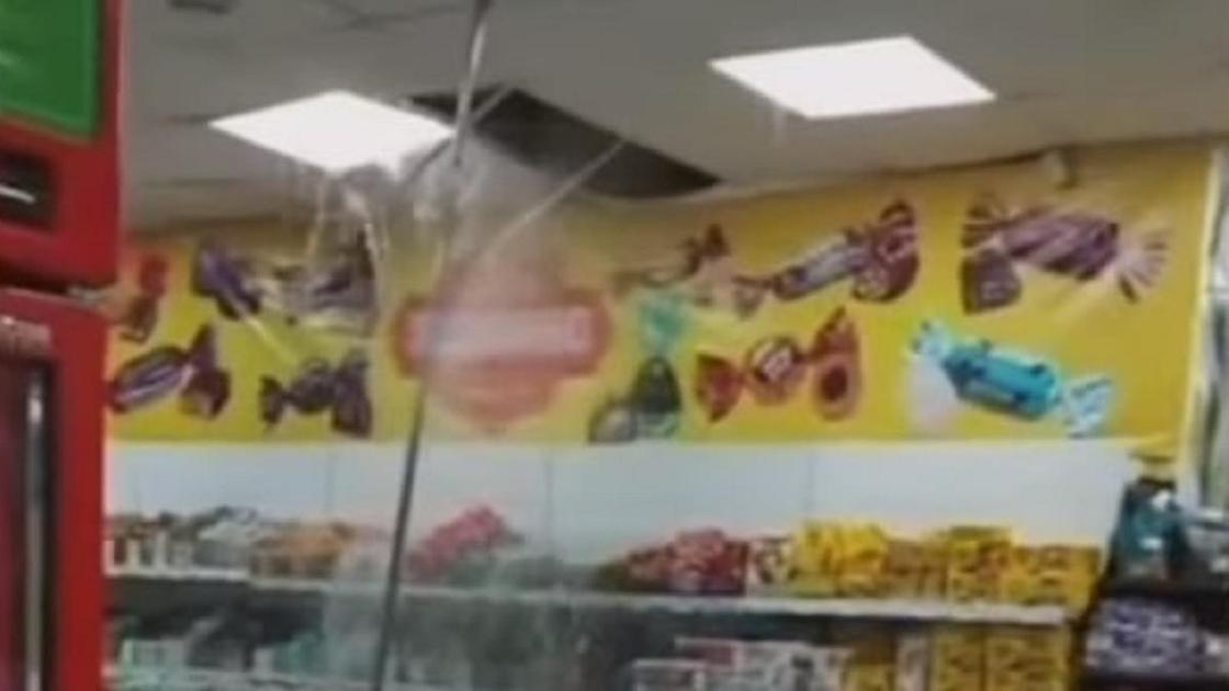 Потолок обрушился в магазине в Актобе