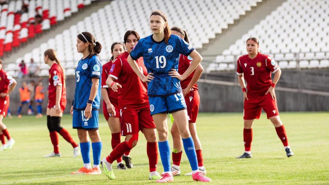 Женская сборная Казахстана по футболу в матче против Армении