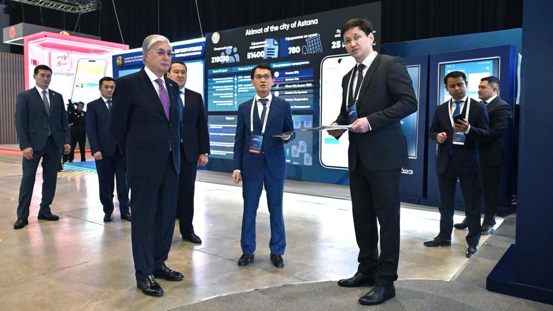Токаев посетил выставку на международном технологическом форуме Digital  Bridge (фото)