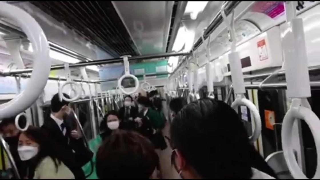 Мужчина напал на пассажиров поезда