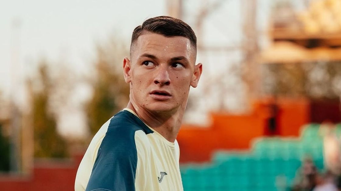 Казахстанский футболист Ислам Чесноков