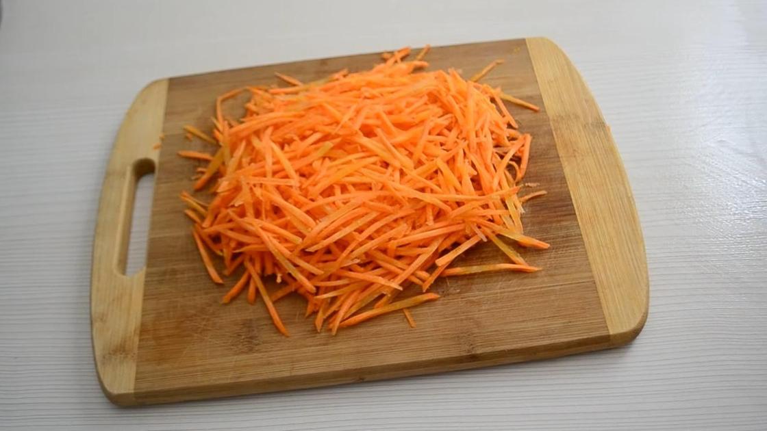 Натертая для салата морковь