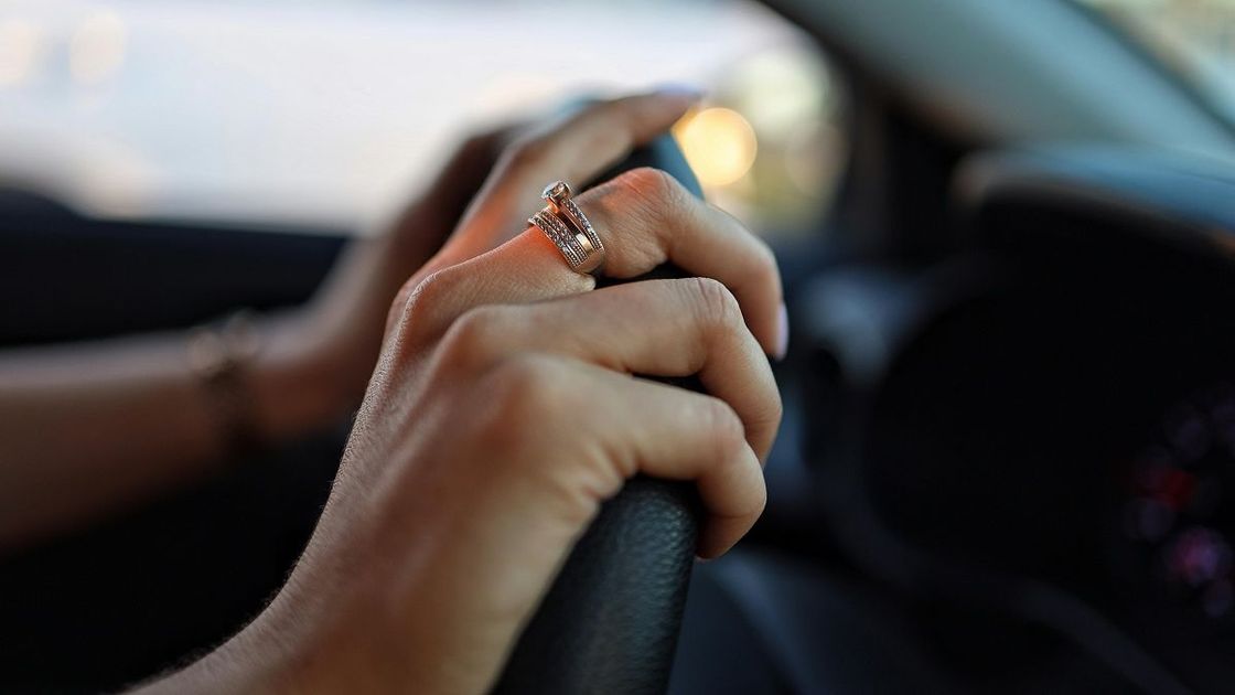 Женщина за рулем