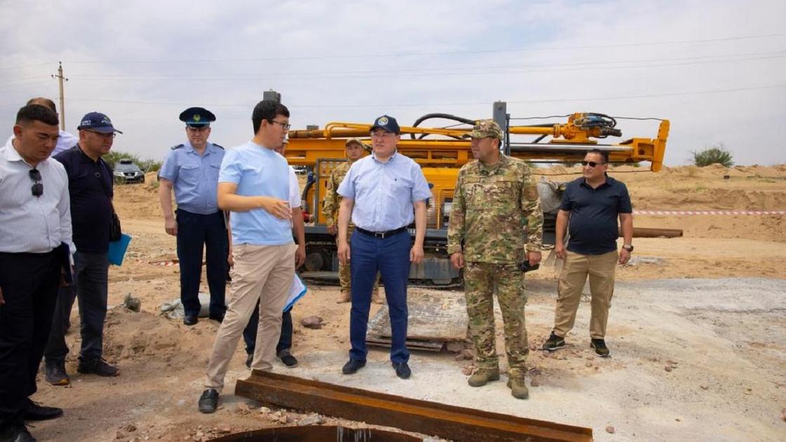 Аким Алматинской области во время проверки