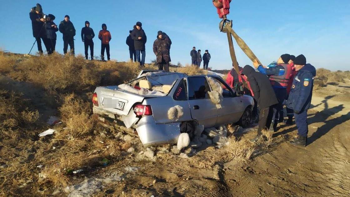 Машина упала в реку в Кызылорде