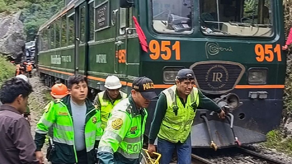 Место ЧП после столкновения поездов в Перу