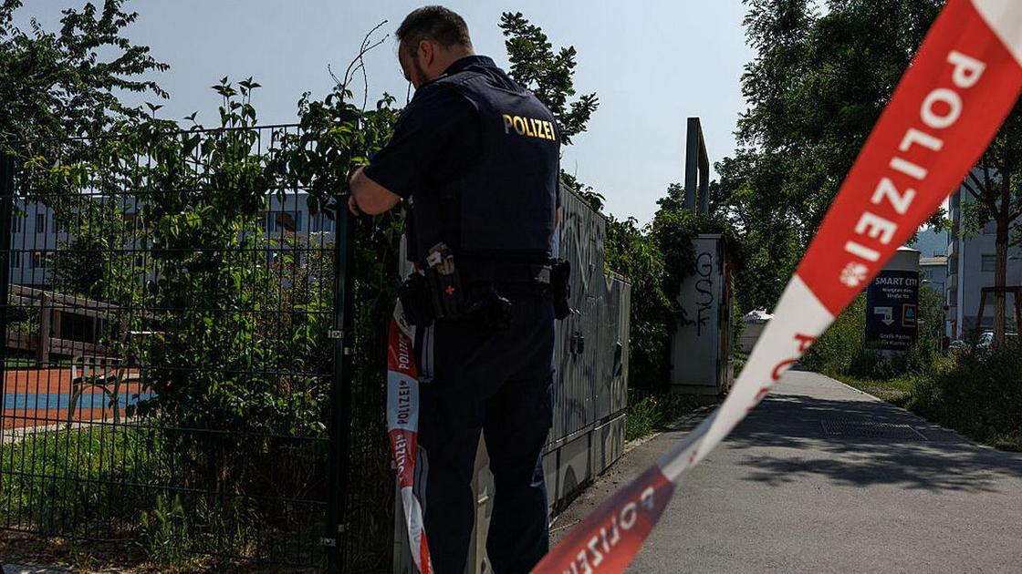 Полиция у школы в Граце