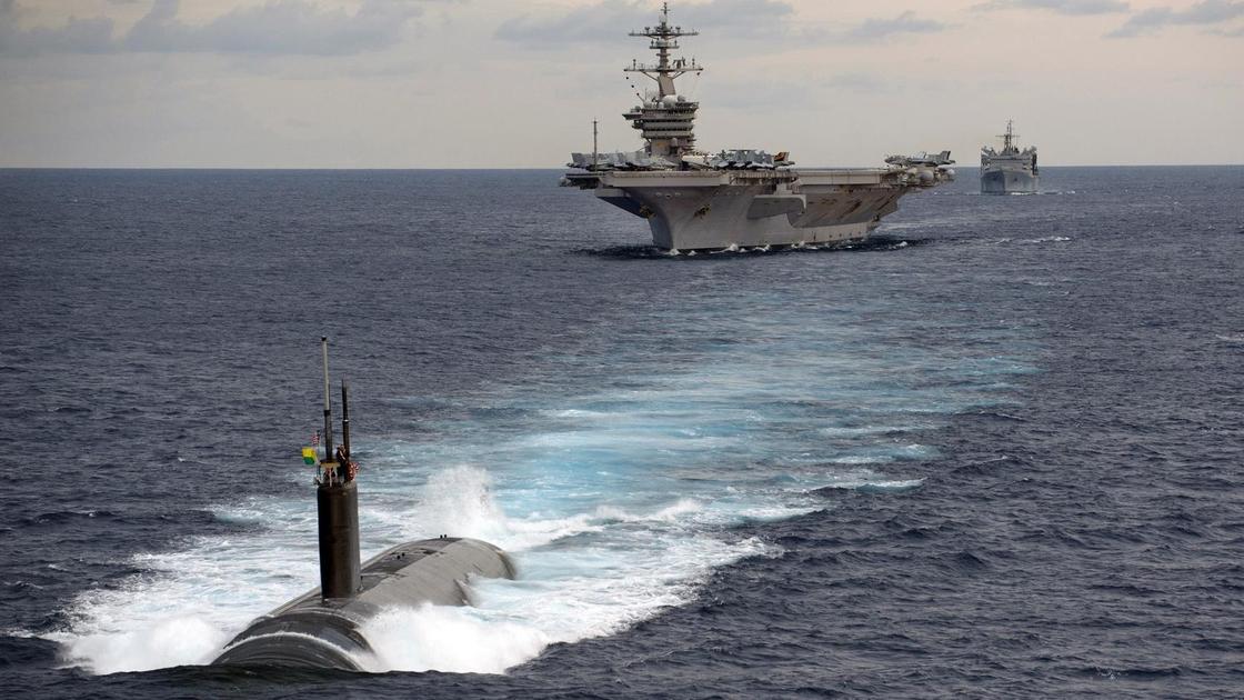 Фото подводной лодки и корабля Япония, США и Канада начали первые морские учения вблизи Курильских островов