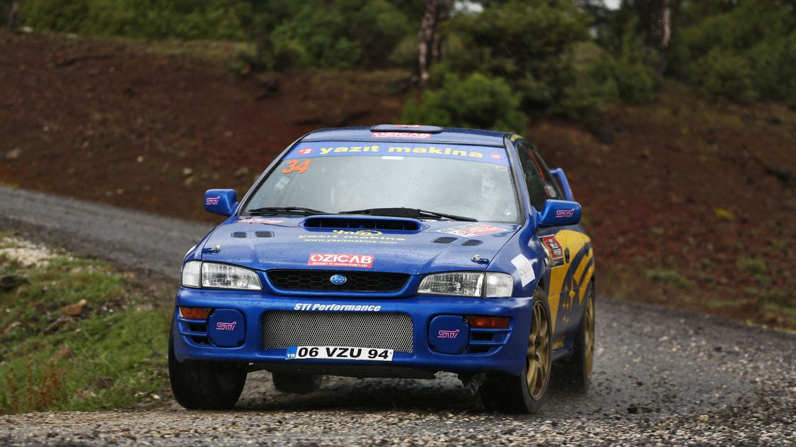 Машина Subaru