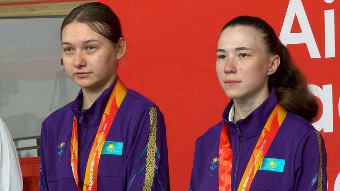 Анастасия Калаус және Полина Братчикова (солдан оңға қарай)