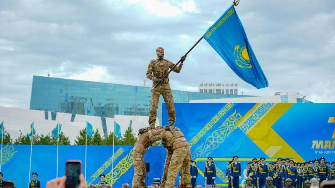 Плац-концерт в Астане