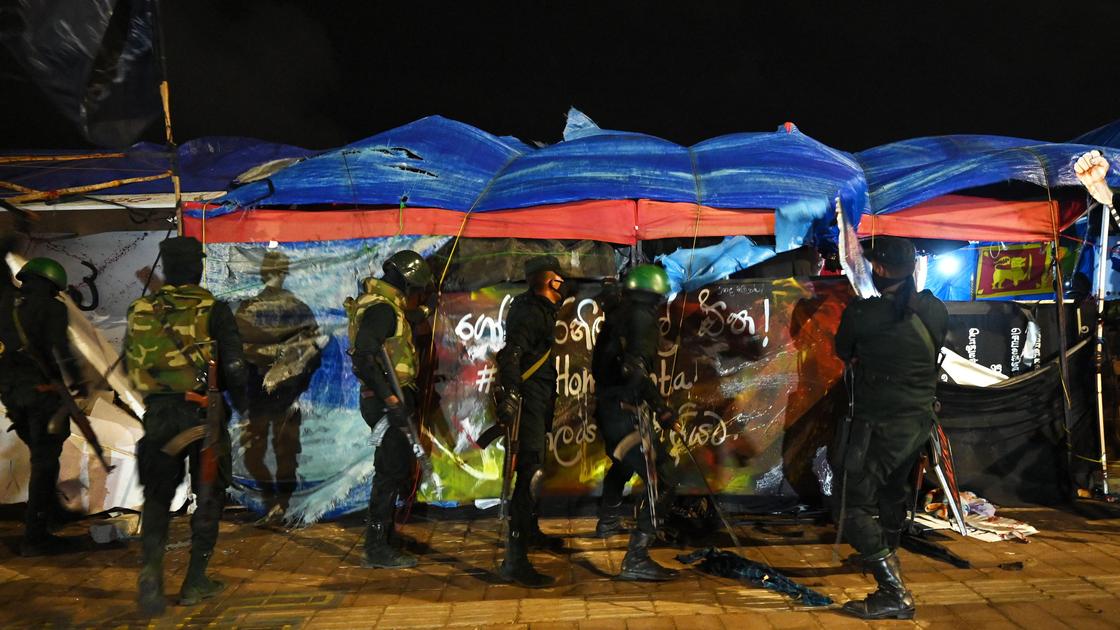 Полиция Шри-Ланки снесла лагерь протестующих в Коломбо