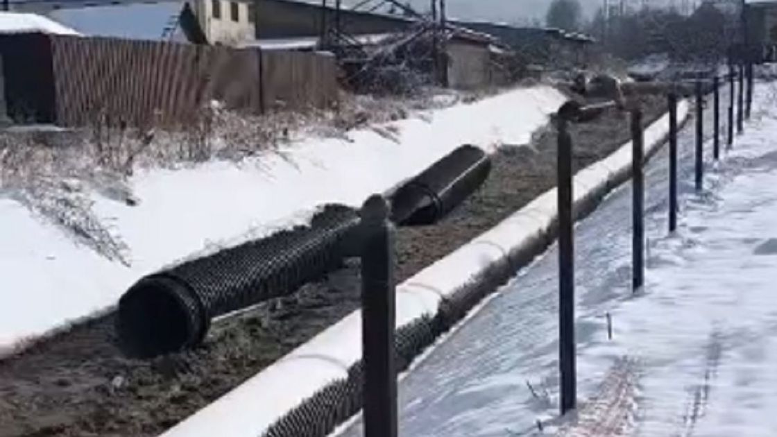 Трубы плывут