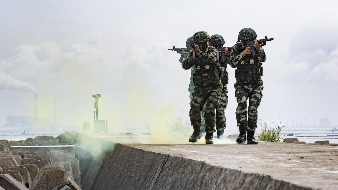 Китайские солдаты на учениях