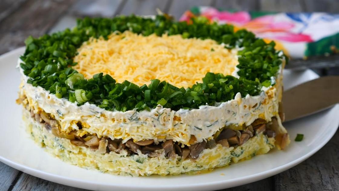 Салат из шампиньонов: 15 рецептов с фото пошагово со свежих и варенных грибов