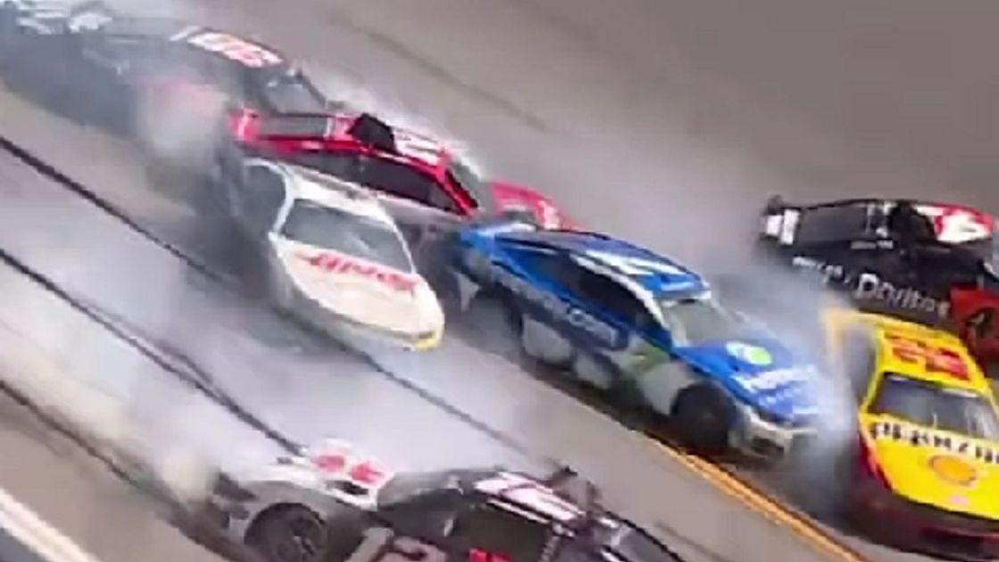 Массовая авария на гонках