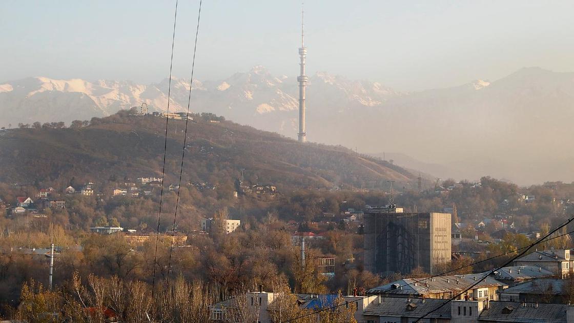 Вид на верхнюю часть Алматы