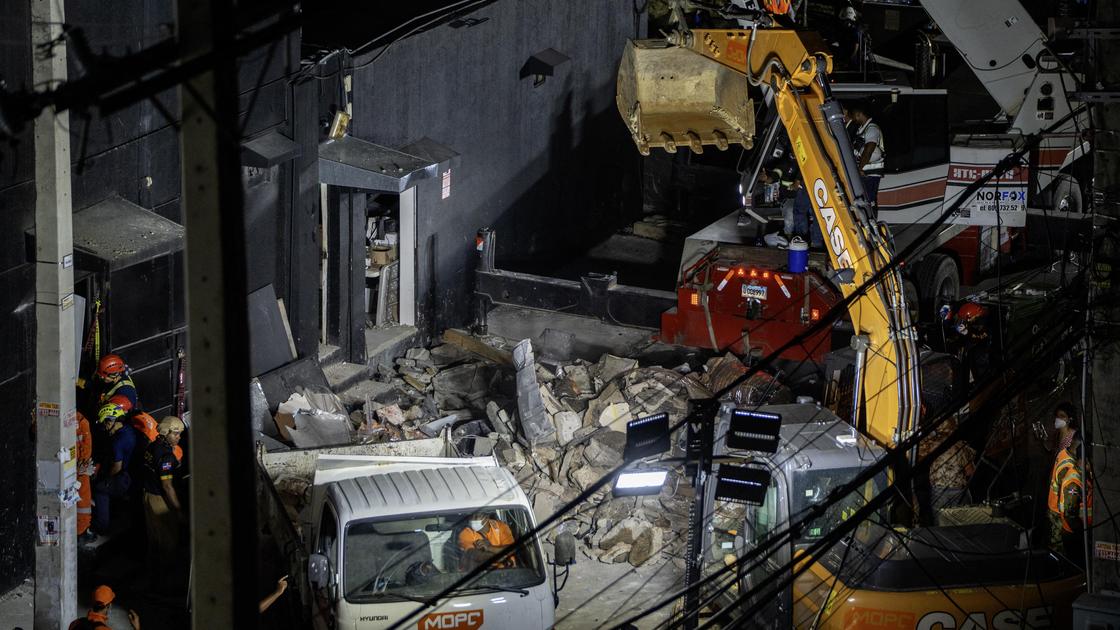 Разбор завалов здания в Санто-Доминго