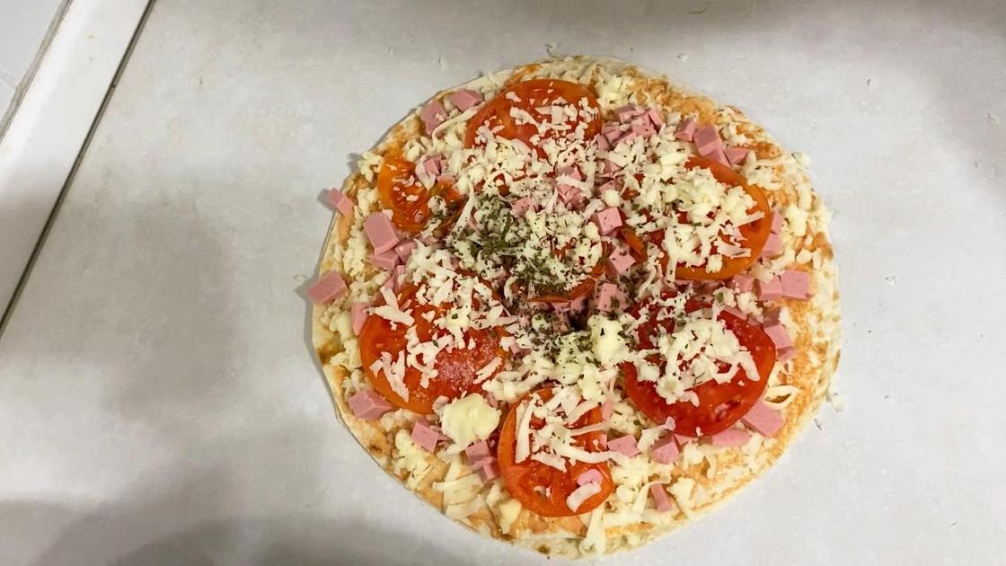 Основа для пиццы из лаваша с ингредиентами