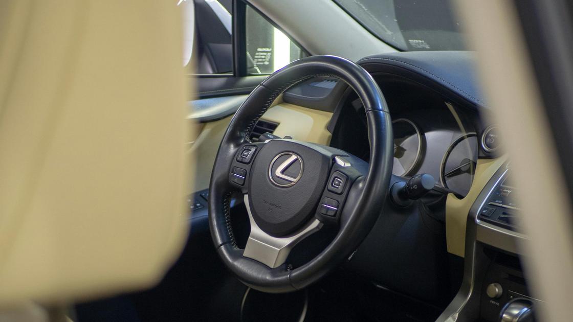 Салон Lexus