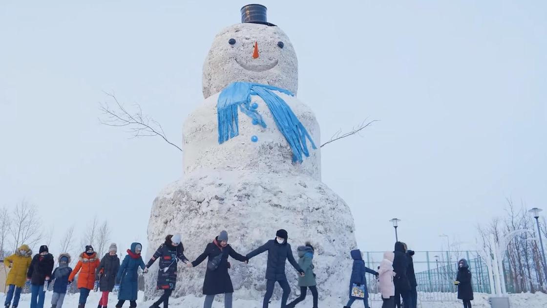 Десятиметровый снеговик в Нур-Султане