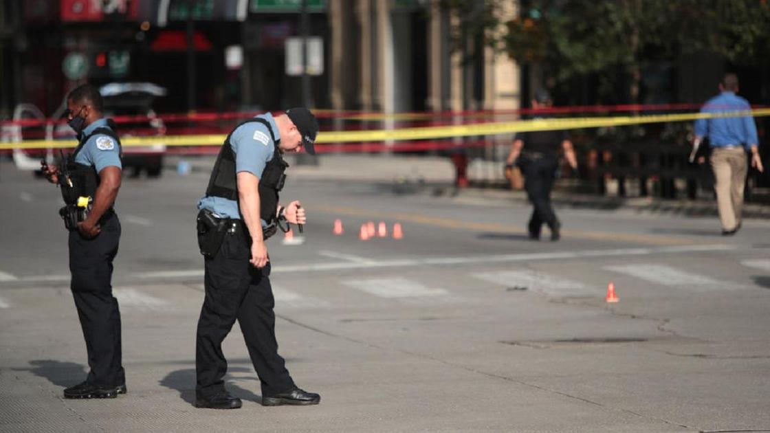 Офицеры полиции на улицах Чикаго Офицеры полиции на улицах Чикаго