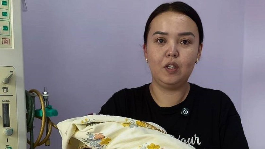 Родившая тройню женщина