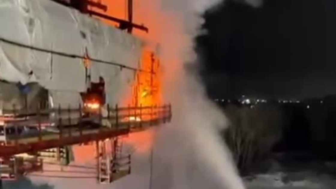 Өртеніп жатқан көпір