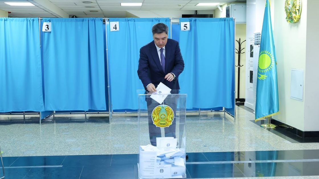 Олжас Бектенов на выборах в Курултай