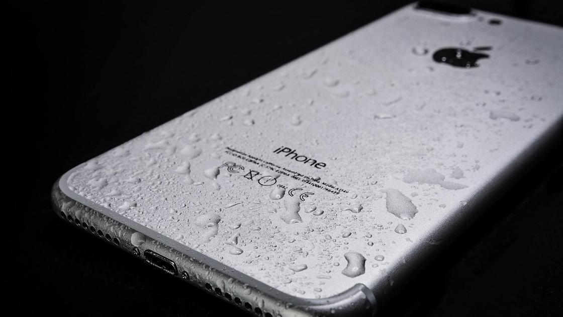 Мокрый iPhone