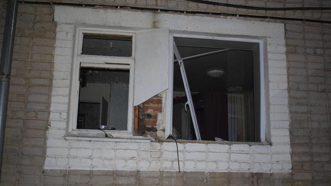 Окно дома, в котором прогремел взрыв