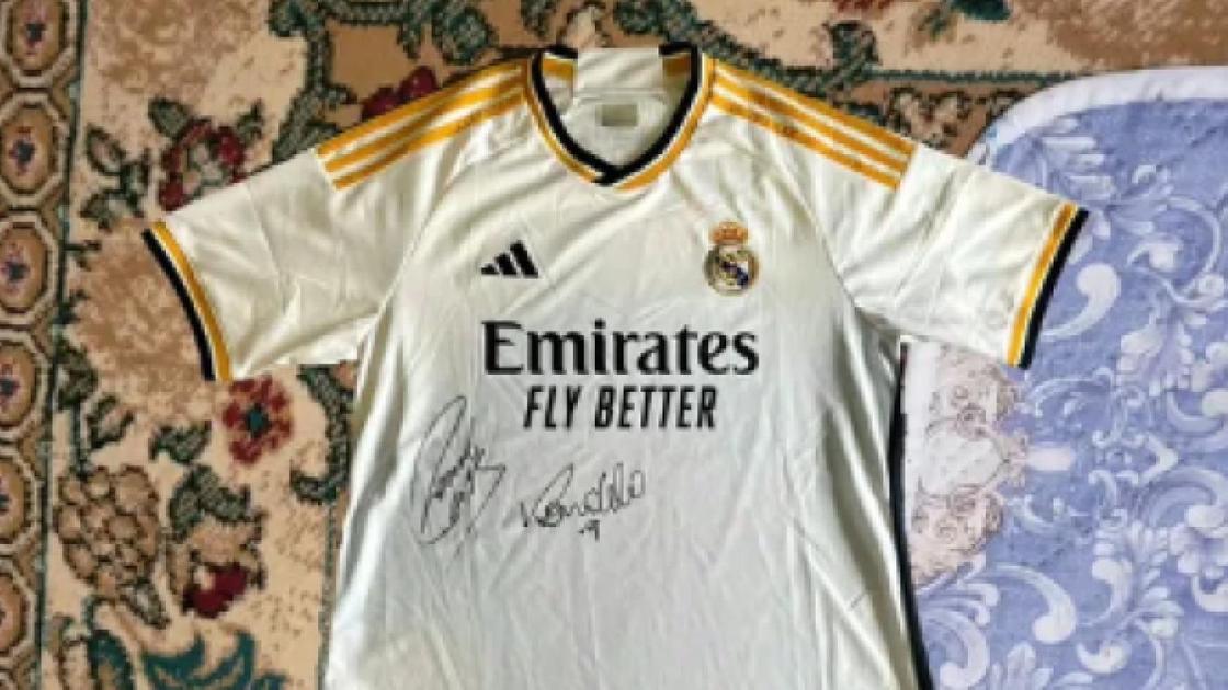Объявление о продаже формы с автографом Вальверде