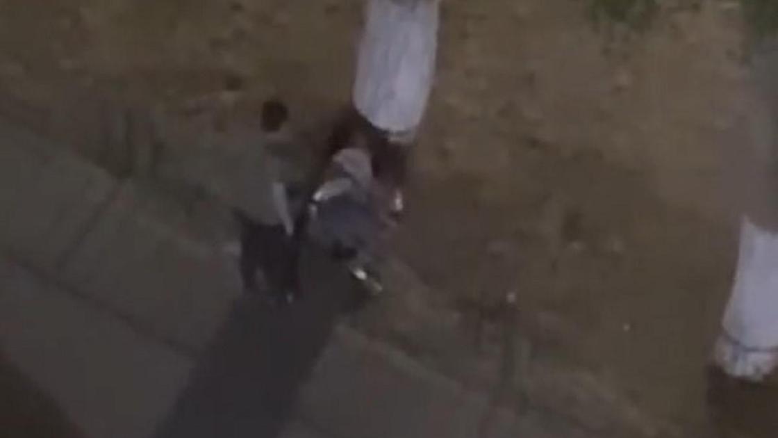 Женщину ударили на улице в Павлодаре