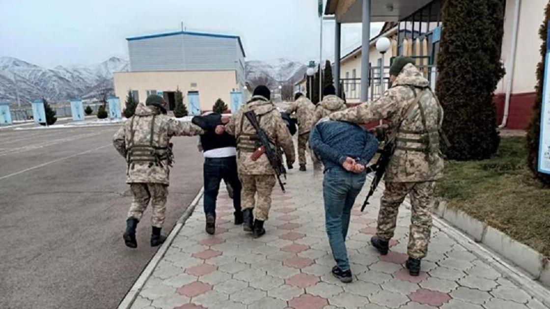 Задержанные во время контртеррористической операции в Алматинской области