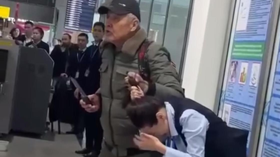 Мужчина взял сотруницу аэропорта в заложницы