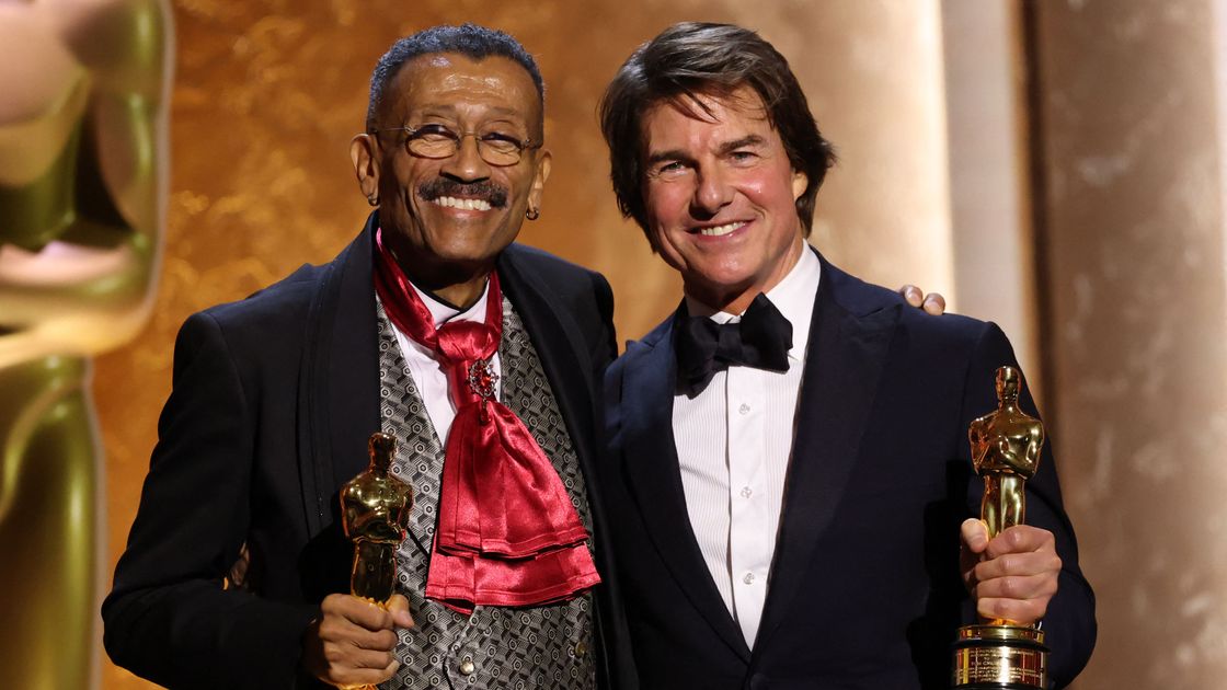 Винн Томас и Том Круз с премиями "Оскар"