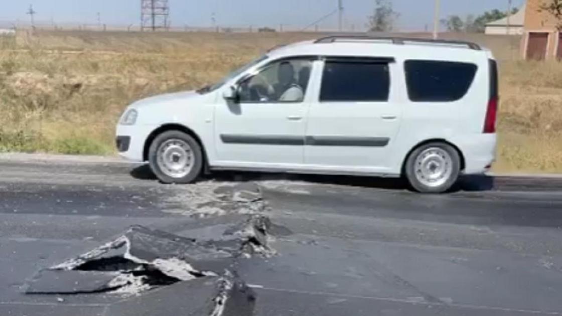 Разбитая дорога в Туркестанской области