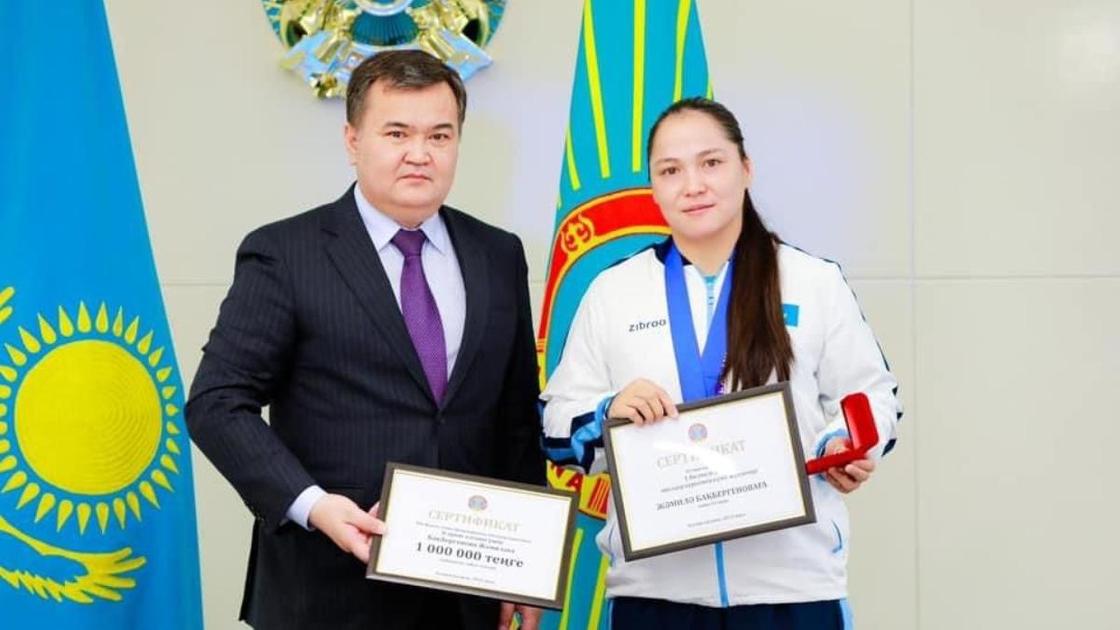 Жеңіс Қасымбек пен Жазира Бақбергенова Жеңіс Қасымбек пен Жазира Бақбергенова