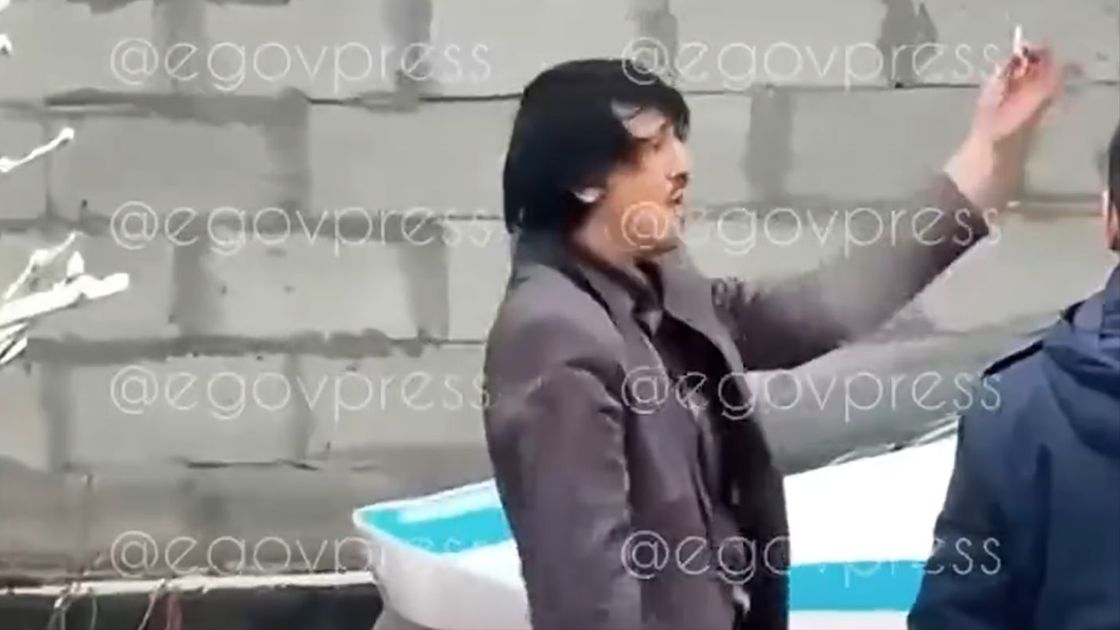 Мужчина возле наркоцентра