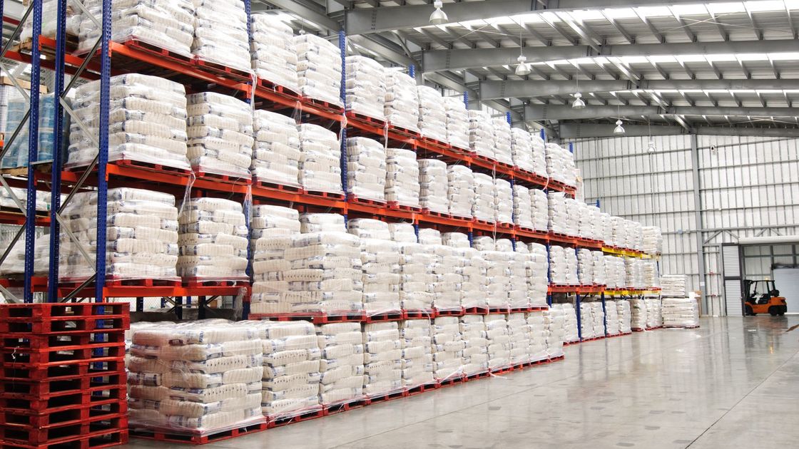 Сахар в мешках