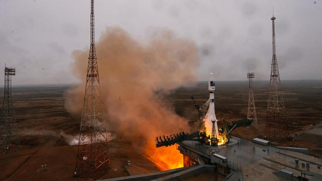 Старт ракеты с Байконура Старт ракеты с Байконура