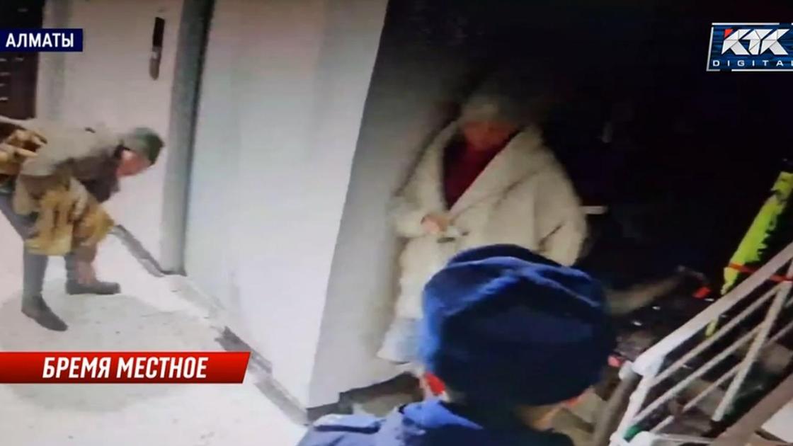 Бездомные в подъезде дома