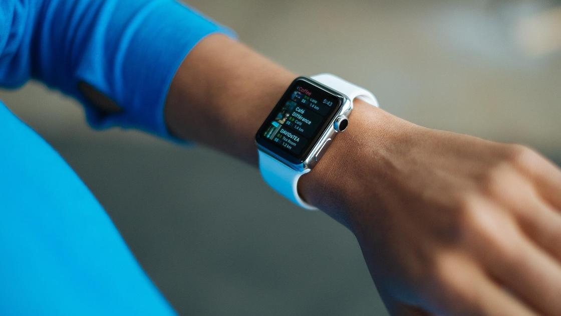 Apple Watch на руке