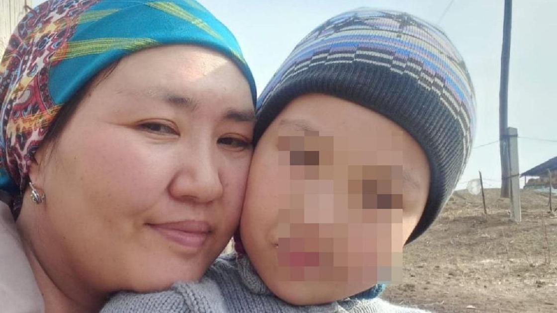 Баглан Божбанова и ее сын Елдар Баглан Божбанова и ее сын Елдар