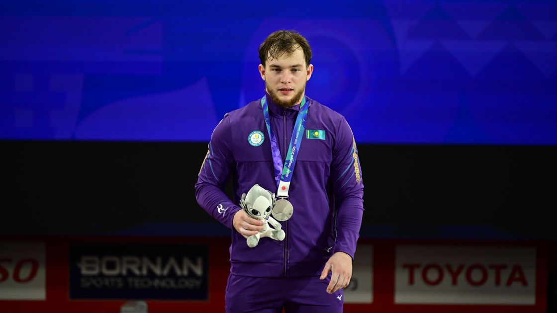 Казахстанский тяжелоатлет Алексей Чуркин